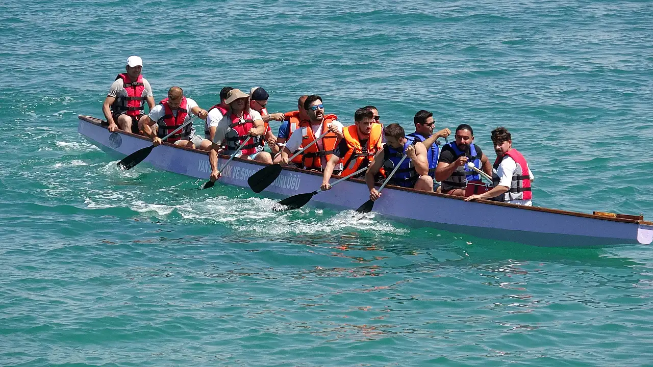 Van Gölü'nde festival coşkusu sürüyor