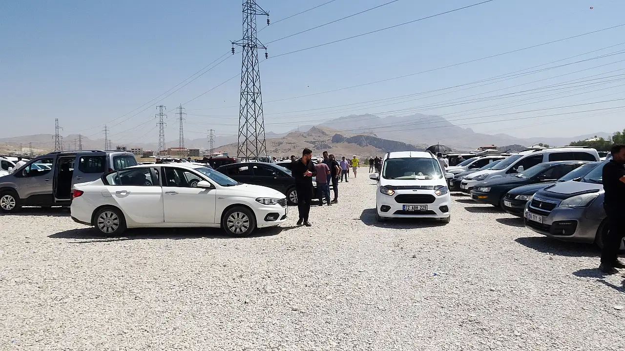 Van'da ikinci el araç pazarı altının yükselişinden etkilendi: 'Soran çok, alan yok'
