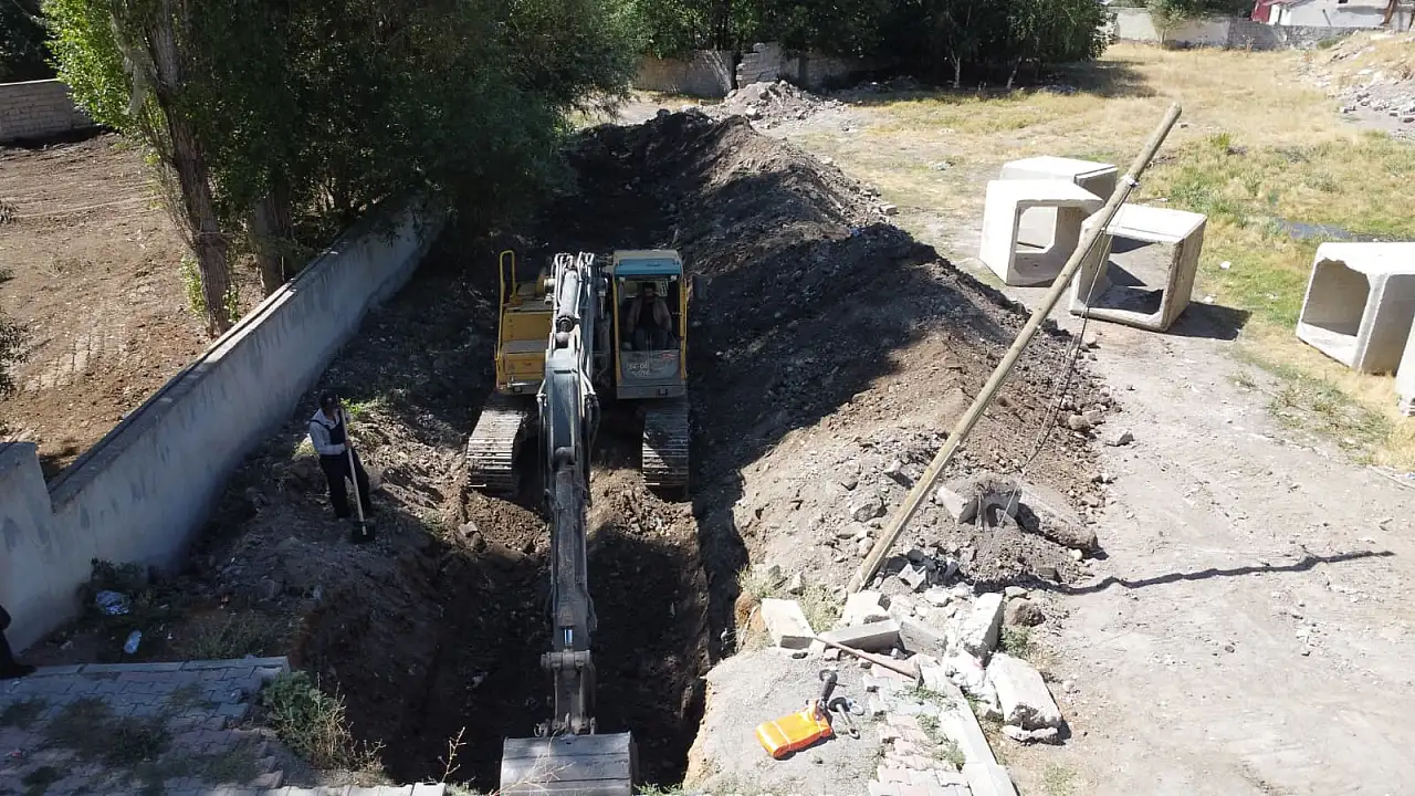 Ağrı'da kanalizasyon altyapısı yeni hatlarla güçlendiriliyor