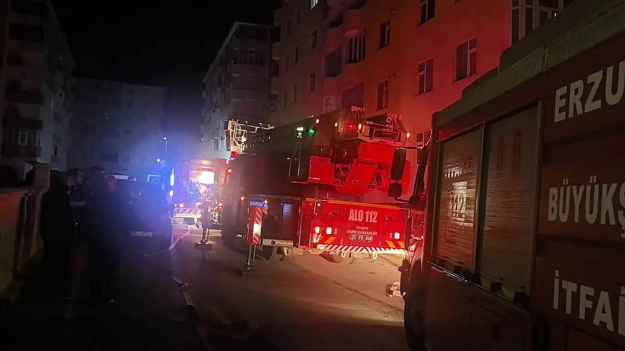 Erzurum'da yangında mahsur kalanlar balkonlardan kurtarıldı