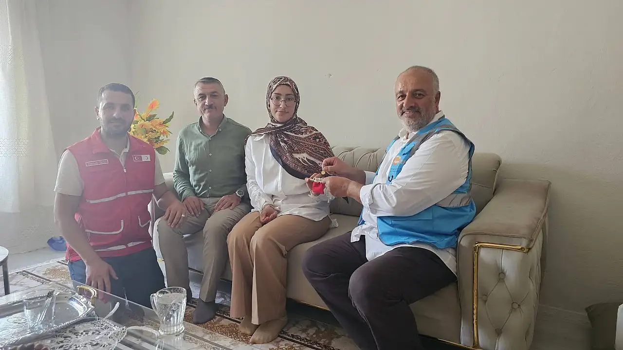 LGS ve YKS'de başarı gösteren Ağrılı öğrenciler ödüllendirildi