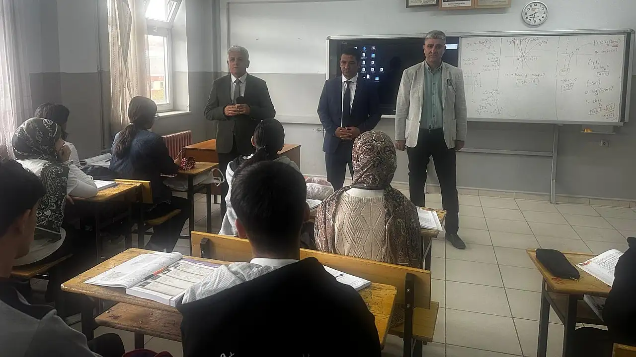 Doğubayazıt'ta eğitim yöneticilerinden liseye sabah ziyareti