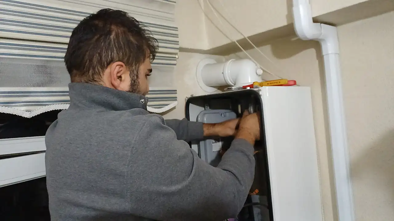 Ağrı'da kış kapıya dayandı, kombi ustaları mesaiye başladı