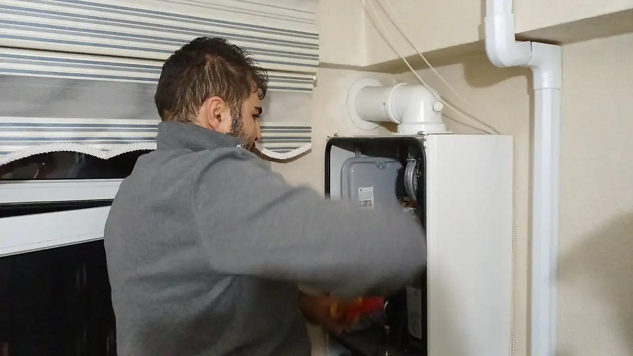 Ağrı'da kış kapıya dayandı, kombi ustaları mesaiye başladı