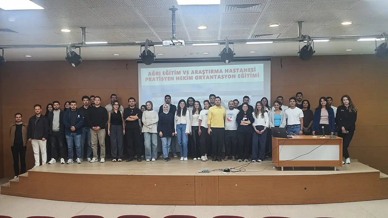 Ağrı'da yeni göreve başlayan hekimlere acil servis eğitimi verildi