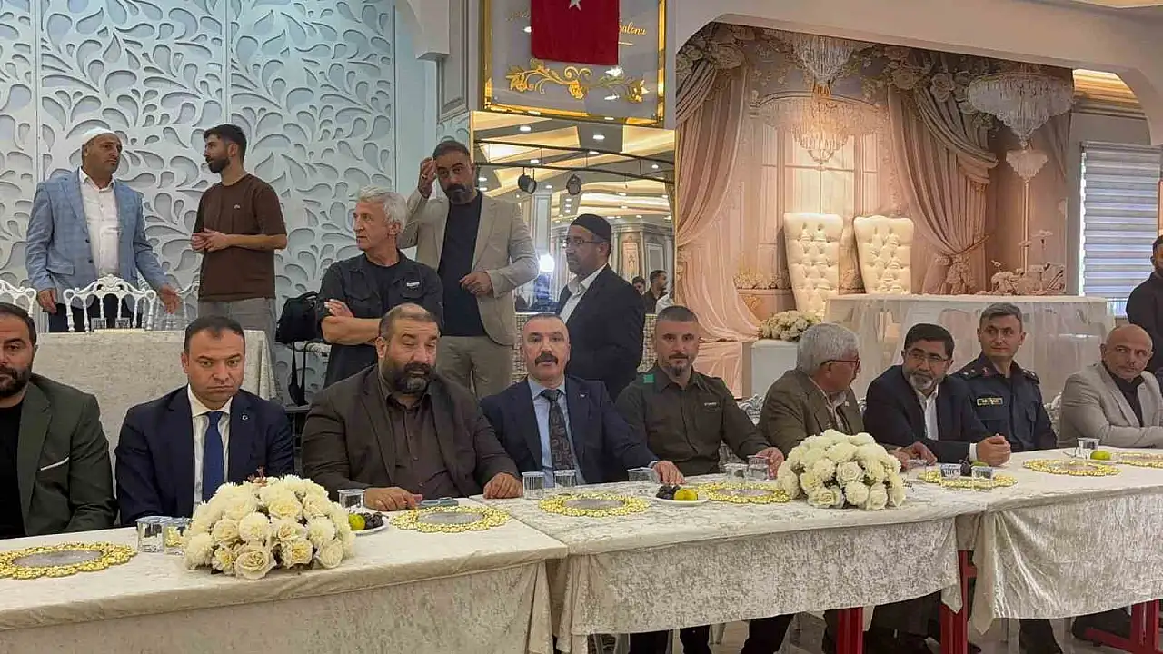 Yılların husumeti bitti! Ağrılı ve Vanlı aileler barıştı