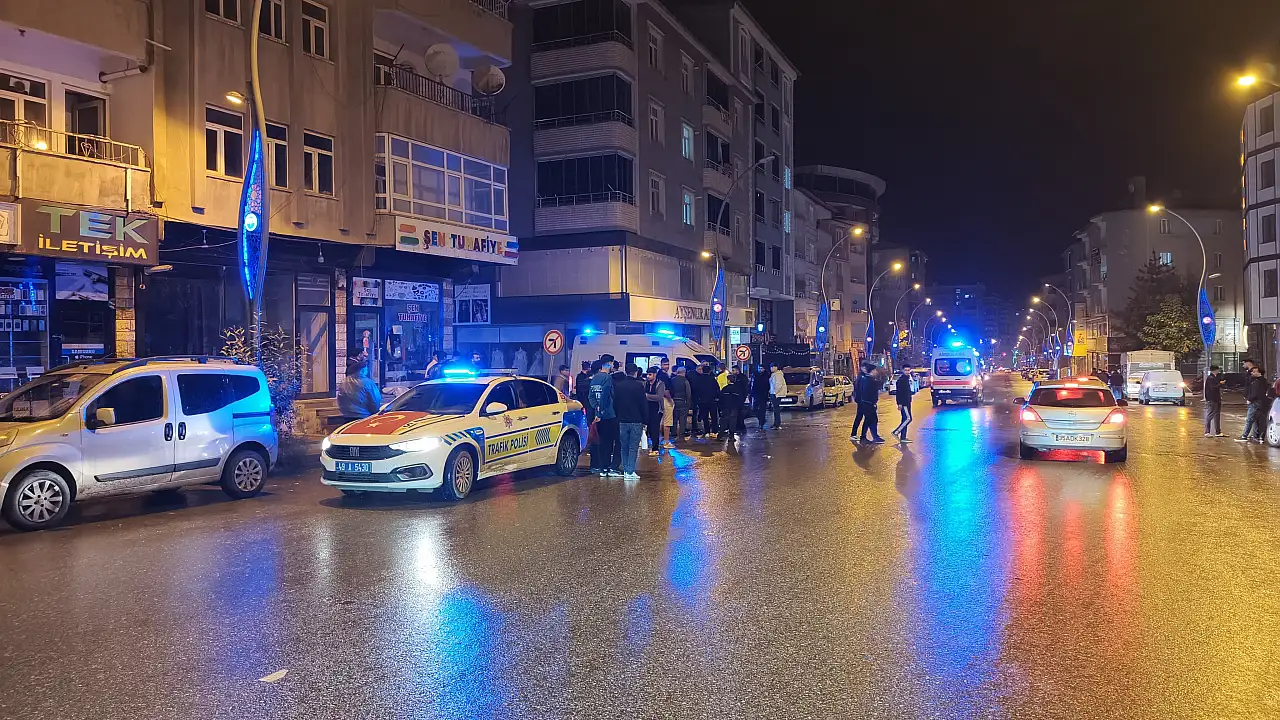Muş'ta otomobil ile motosiklet çarpıştı, 2 kişi yaralandı