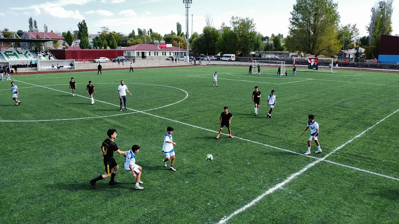 Taşlıçay'da Cumhuriyet Kupası'nın sahibi belli oldu! Finalde 7 gol atıldı