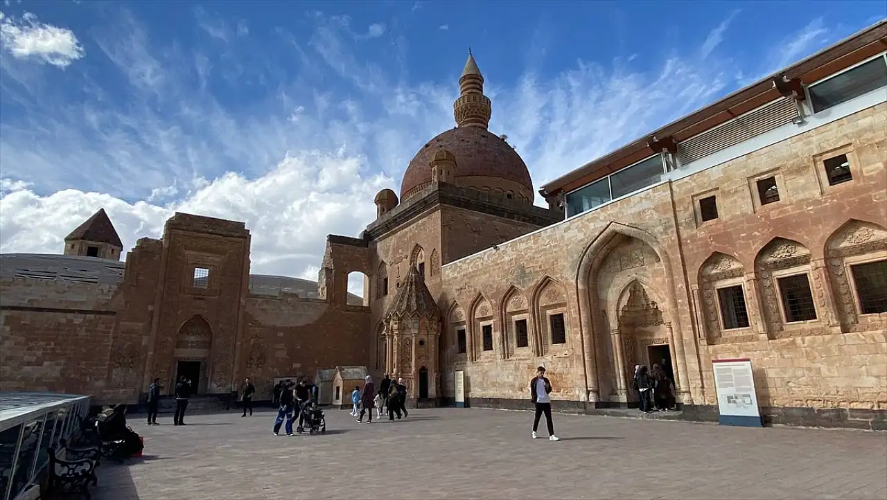 Ağrı'nın sessiz mirası, İshak Paşa Sarayı bayramda 17 bin kişiyi ağırladı