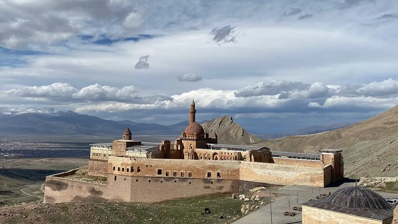 Ağrı'nın sessiz mirası, İshak Paşa Sarayı bayramda 17 bin kişiyi ağırladı