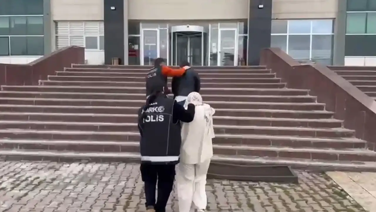 Kars'ta uyuşturucuyu vücutlarında gizlediler: 2 İranlı tutuklandı