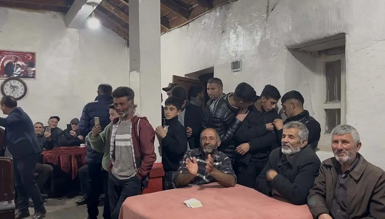 Kars'ta Aşıklık Geleneği Köylerde Yaşatılarak Geleceğe Taşınıyor