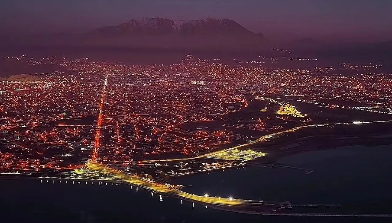 Van'ın gündüz ve gece sunduğu büyüleyici manzaralar keşfedilmeyi bekliyor