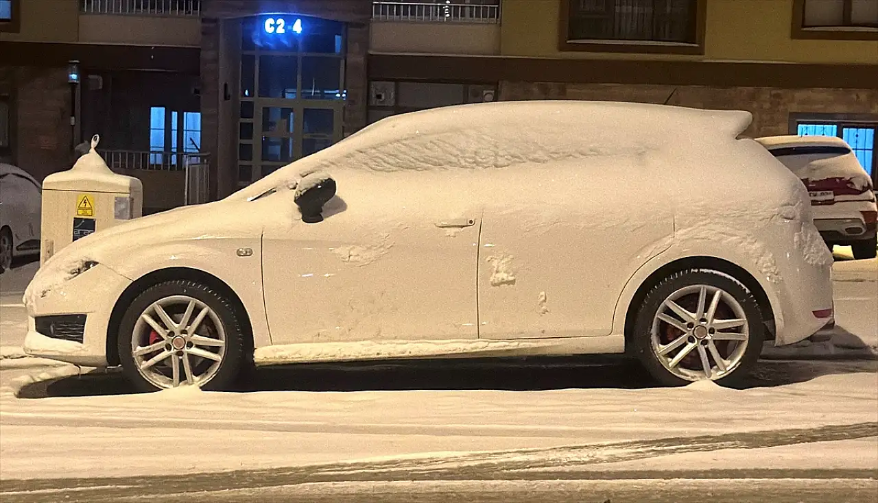 Erzurum'da kış yeniden yüzünü gösterdi