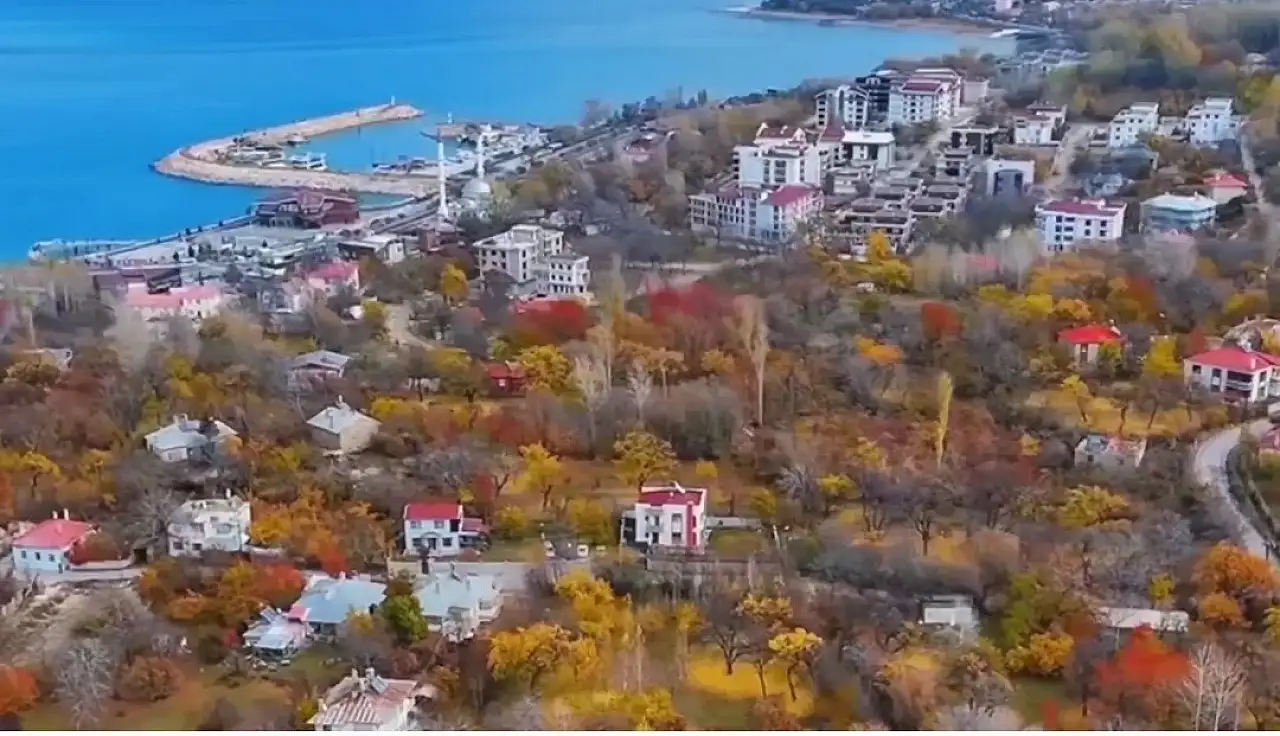 Sonbaharda Van: Tarih ve doğanın renk cümbüşü kartpostal gibi görüntüler sunuyor