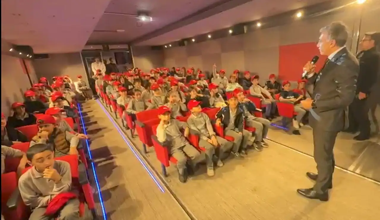 TRT Sinema Tırı Ağrı'da çocuklarla buluştu