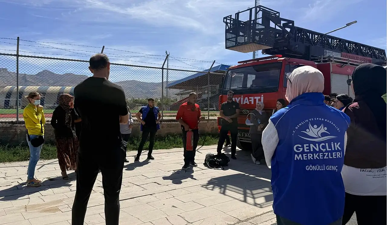 Doğubayazıt'ta gençlere trafik ve yangın eğitimi verildi