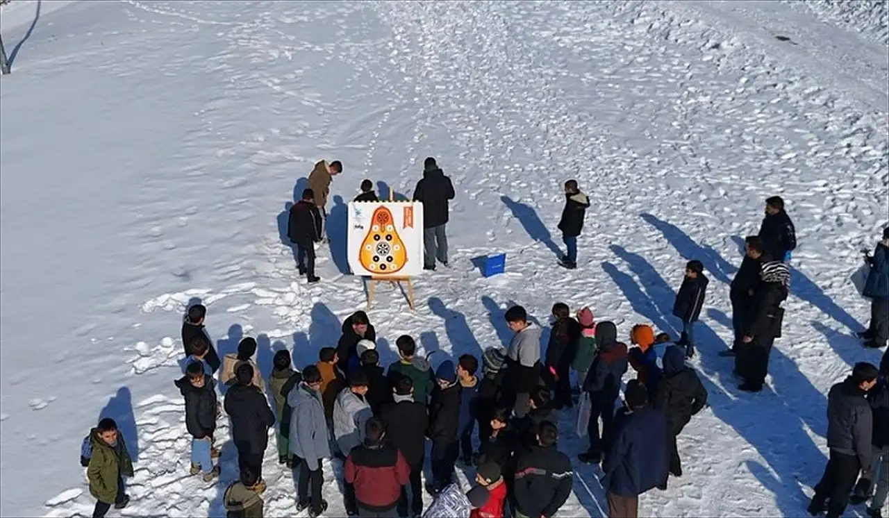 Erzurum'da Aziziye Tabyası'nda aileler tarih ve eğlenceyi buluşturdu