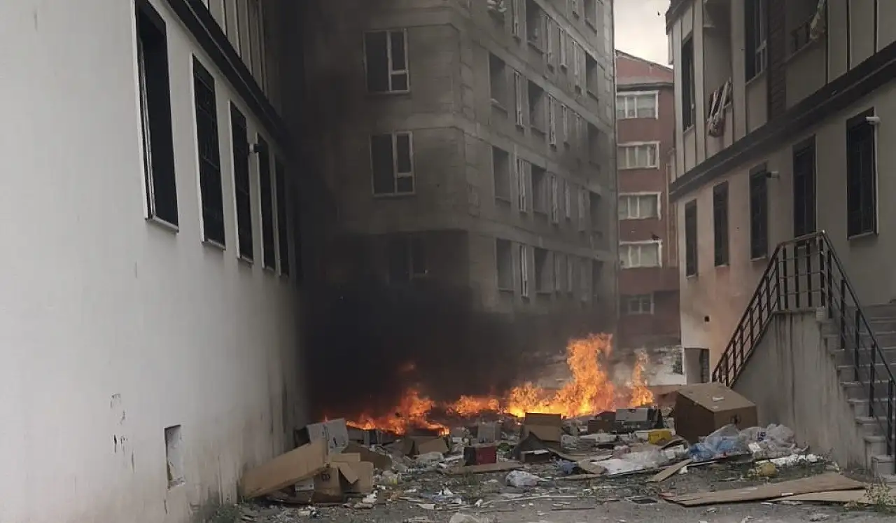 Ağrı'da inşaat alanında yangın çıktı