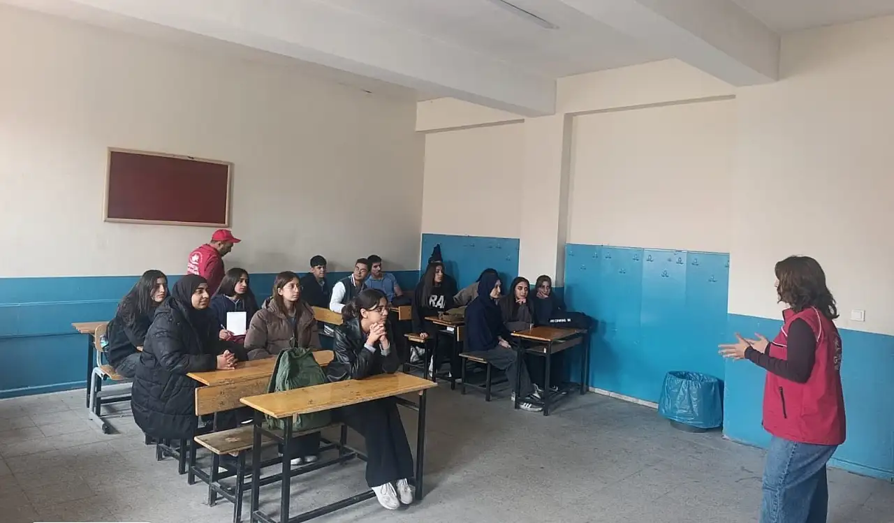 Ağrı'da lise öğrencilerine Gençlik Merkezi faaliyetleri anlatıldı