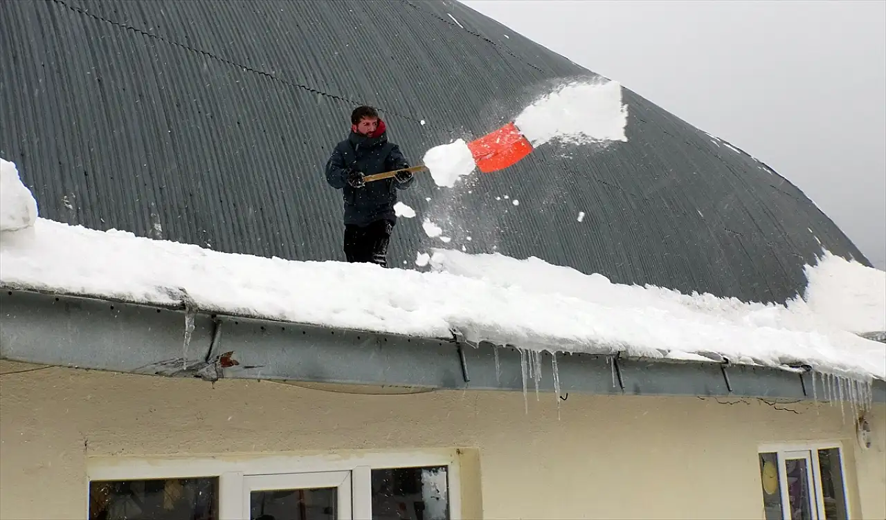 Kars'ta kar ve soğuk hava etkili oldu