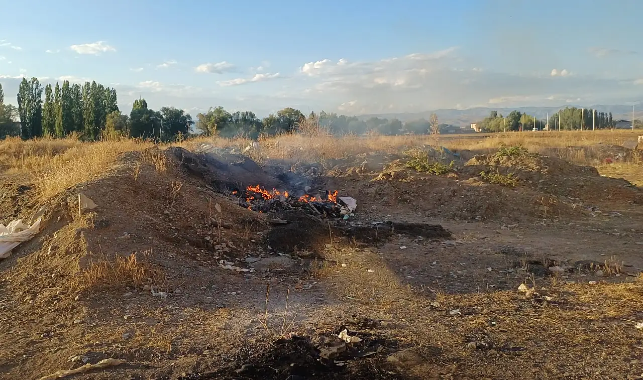 Ağrı'da küçük bir ateş az kalsın büyük yangına dönüşüyordu