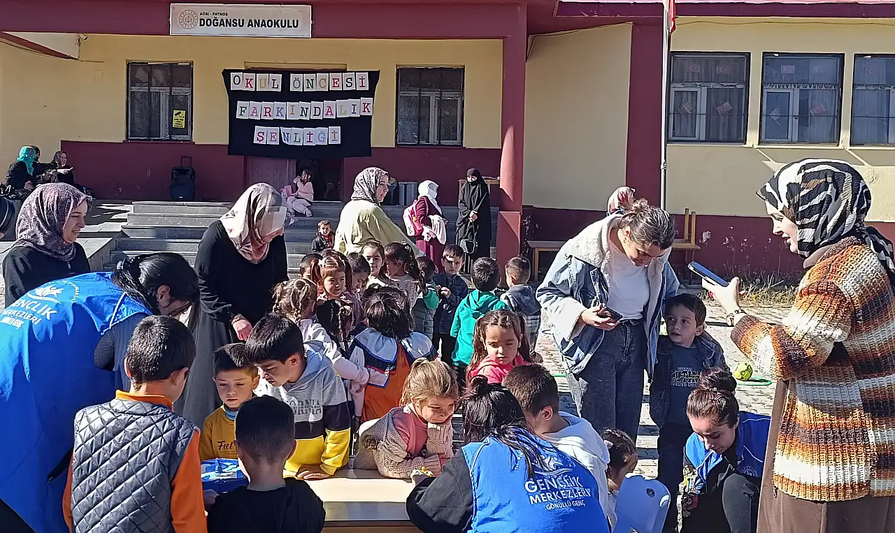 Patnos'ta çocuklar gönüllülerle unutulmaz anlar yaşadı