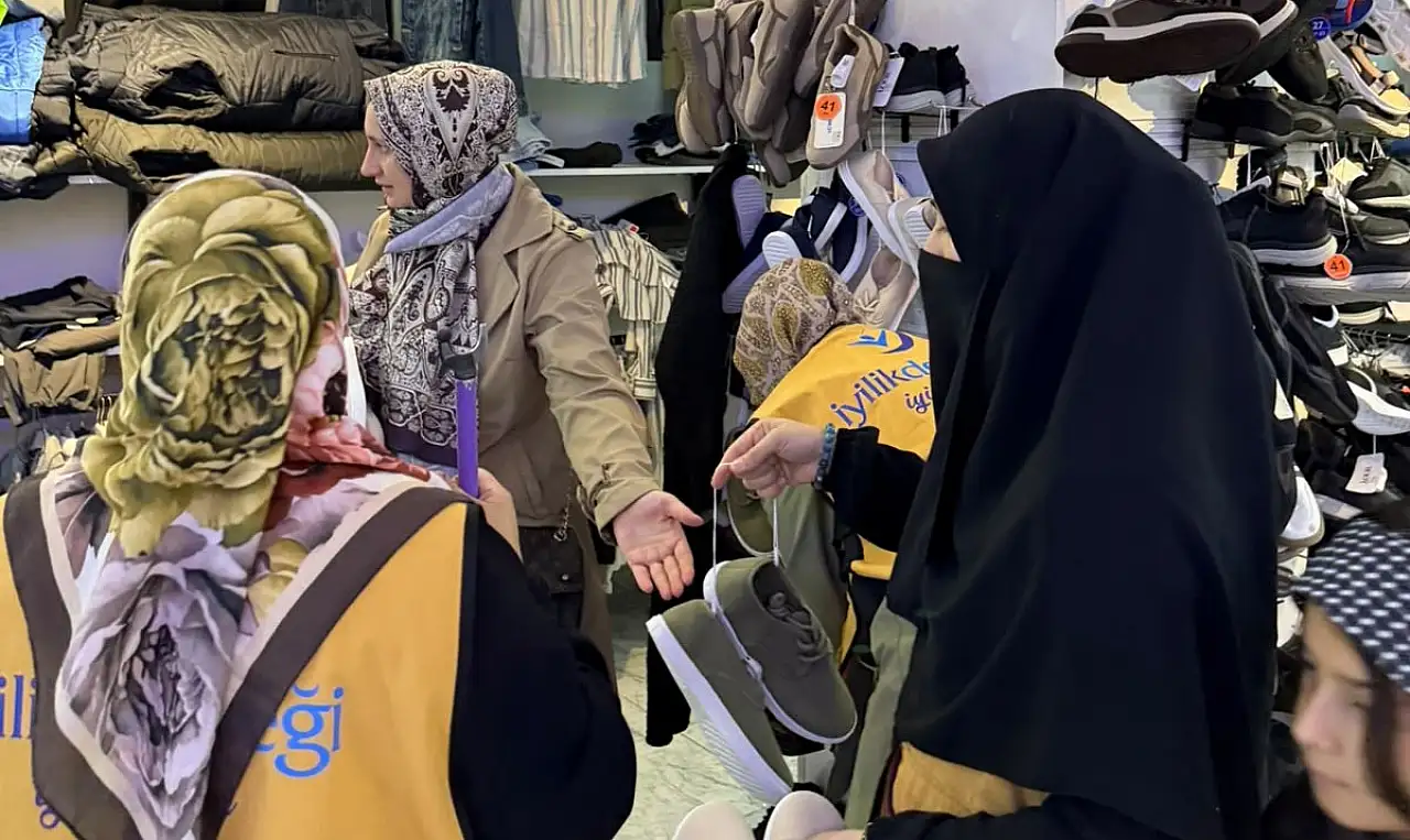 Doğubayazıt'ta ihtiyaç sahipleri ücretsiz alışveriş yapıyor