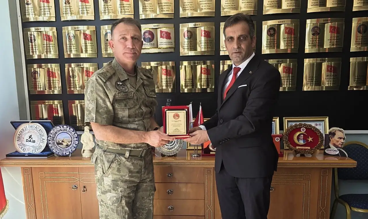 Tuğgeneral Mustafa Öztürk'ten şehit ve gazi ailelerine veda ziyareti