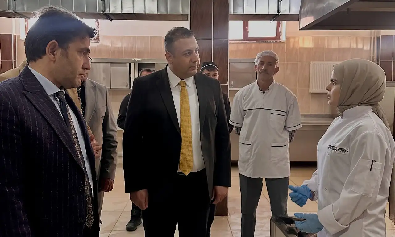 Kaymakam Yağan'dan Çat Anadolu İmam Hatip Lisesi'ne Ziyaret