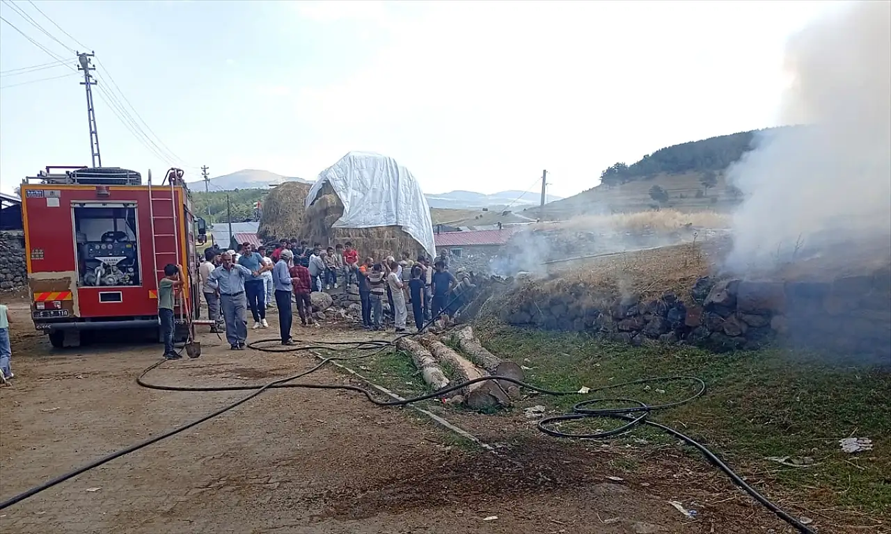 Kars'ta yangın felaketi: 3 ev, 3 samanlık ve 2 ahır kullanılamaz hale geldi