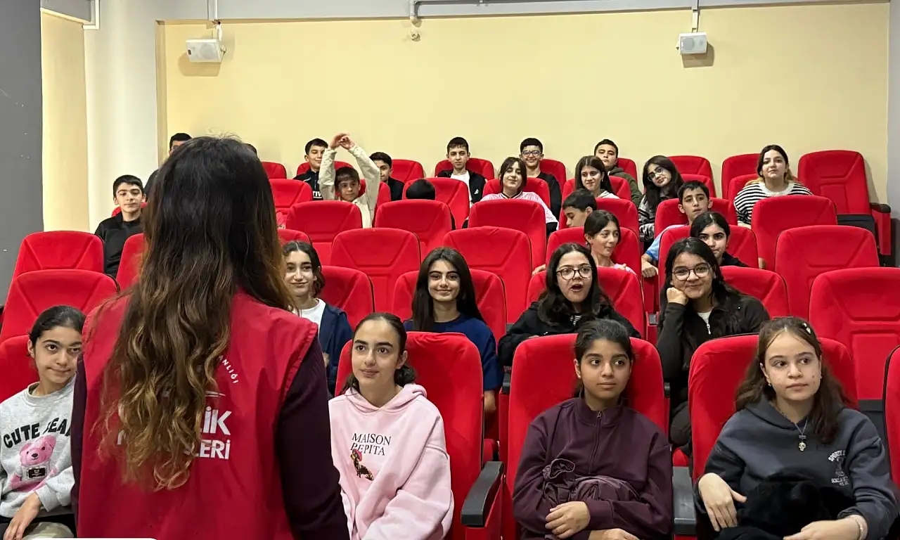 Ağrı'da ortaokul öğrencileri Gençlik Merkezinde buluştu