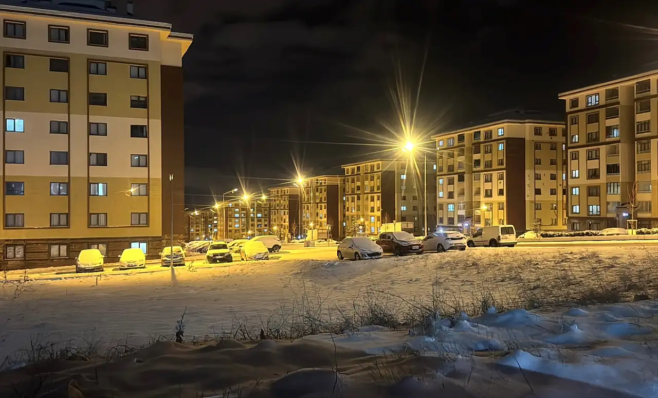 Erzurum'da kış yeniden yüzünü gösterdi