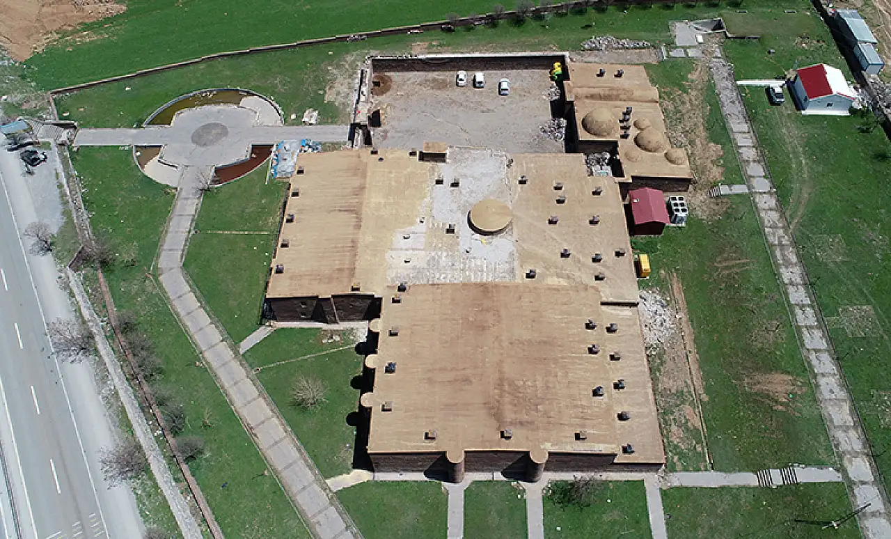 Bitlis'teki Asırlık Kervansaray Kültür Merkezine Dönüştürülüyor