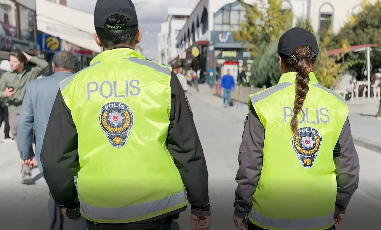 Ağrı'nın merkezinde yaşanan gerginlik polis müdahalesiyle büyümeden önlendi