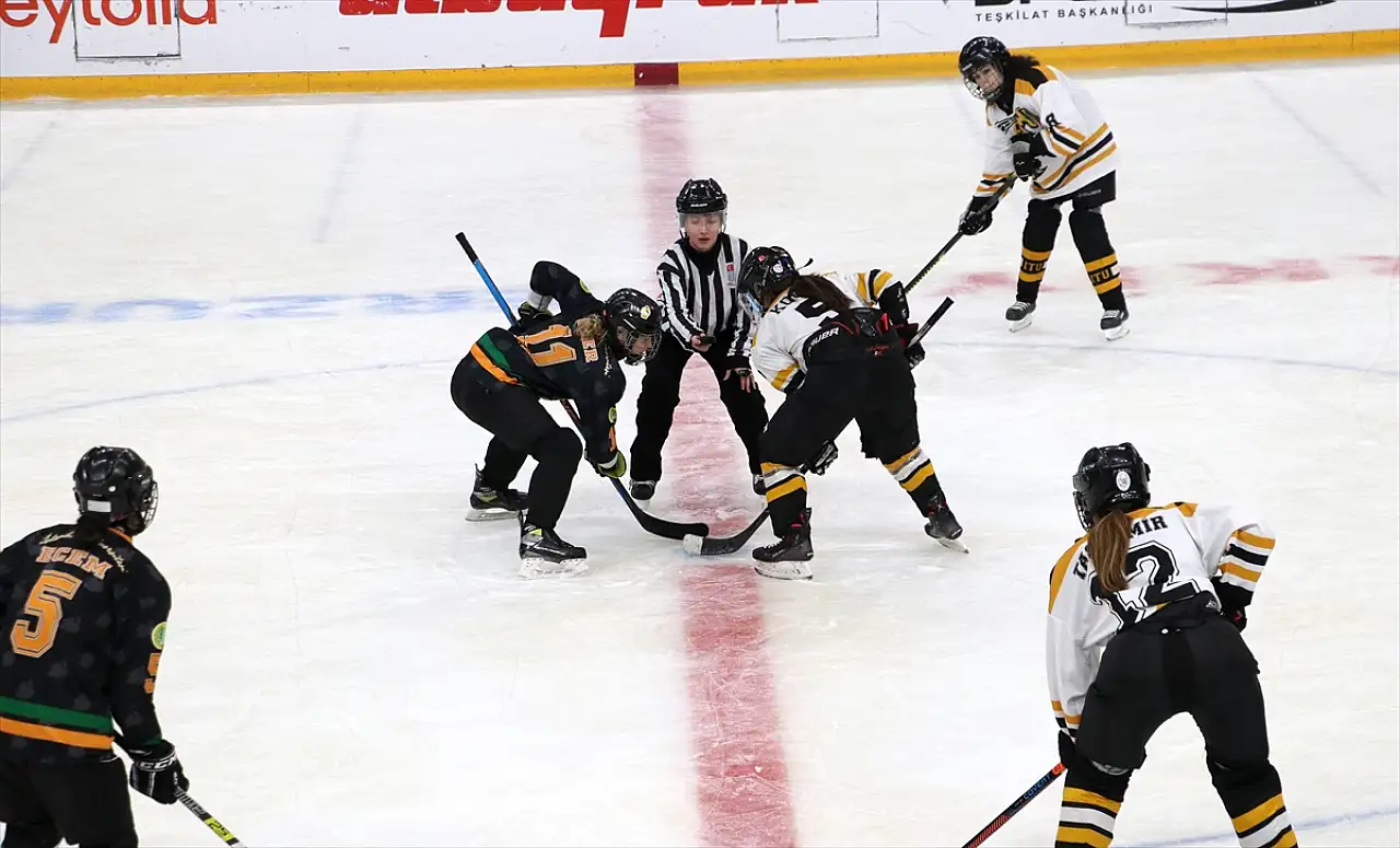Üniversiteler Arası Buz Hokeyi Şampiyonası Erzurum'da tamamlandı