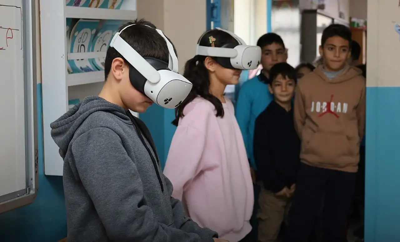 Güroymak'ta Öğrenciler Sanal Gerçeklikle Uzaya Yolculuk Yaptı