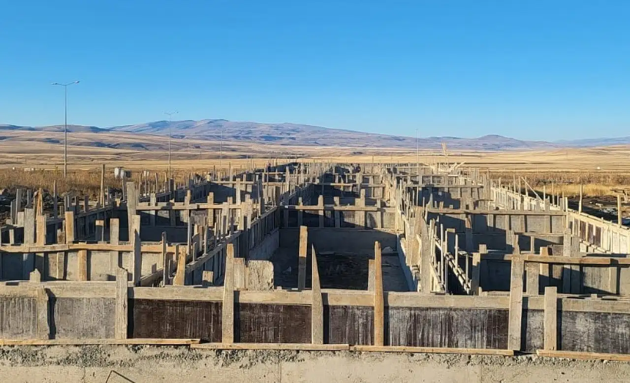 Kars TDİ Besi ve Süt OSB'de TKDK Destekli 100 başlık besi işletmesinin temelleri atıldı