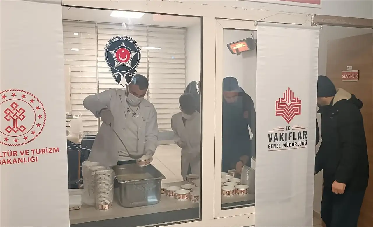 Erzurum ve Erzincan'da acil servislerde iftar dağıtımı başladı