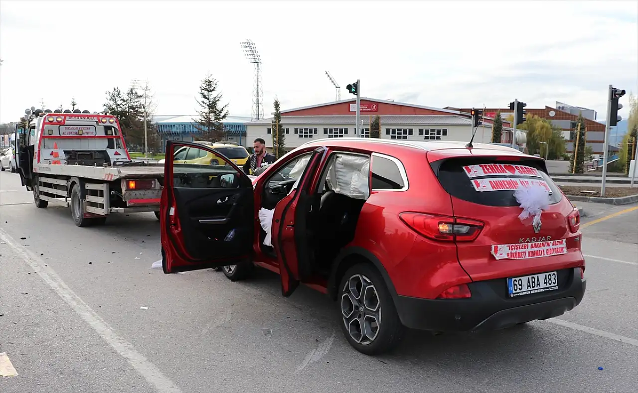 Erzurum'da gelin arabası facianın eşiğinden döndü