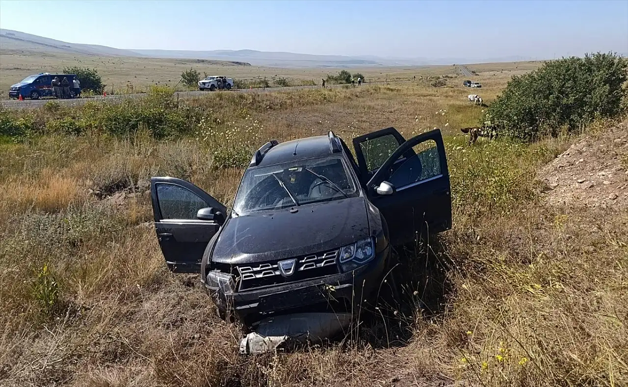 Sarıkamış'ta SUV tipi araç şarampole düştü: 2 kişi yaralandı