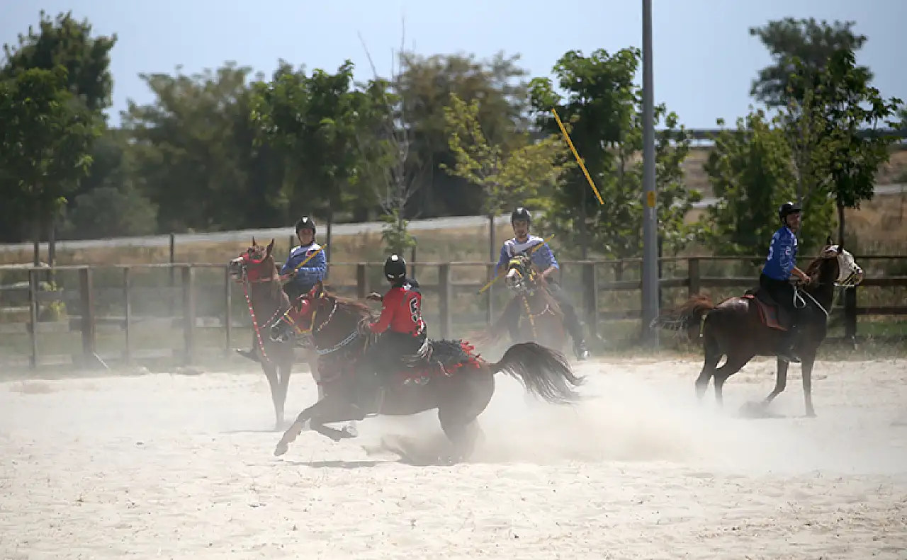 Malazgirt Zaferi Kutlamalarını Şenlendiren Ata Sporu Cirit Heyecanı!