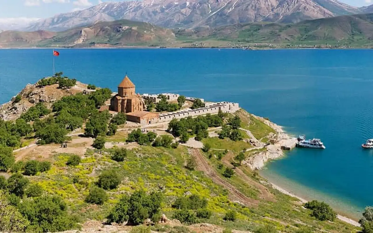 Van'da Gezilecek Yerler: Mutlaka Görmeniz Gereken 12 Rota
