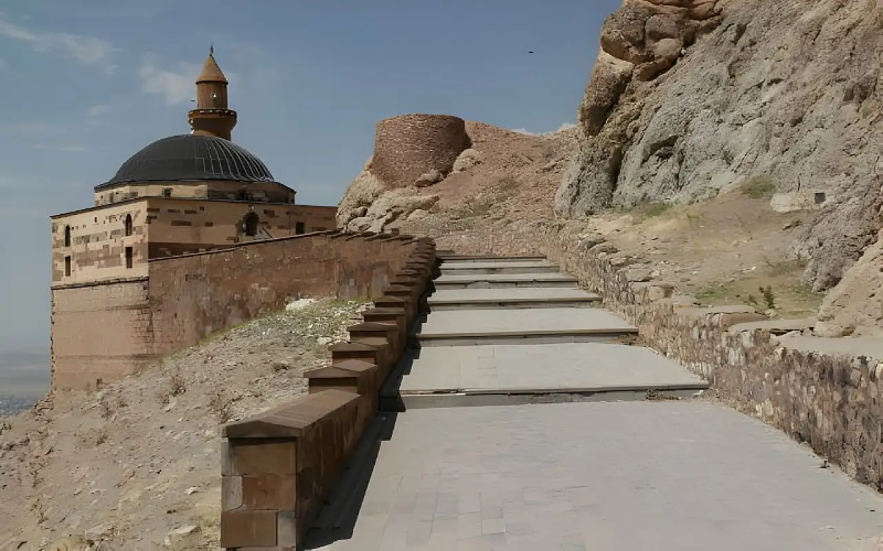 Ağrı'da Görülmesi Gereken 13 Yer | Ağrı'da nerelere gidilir?