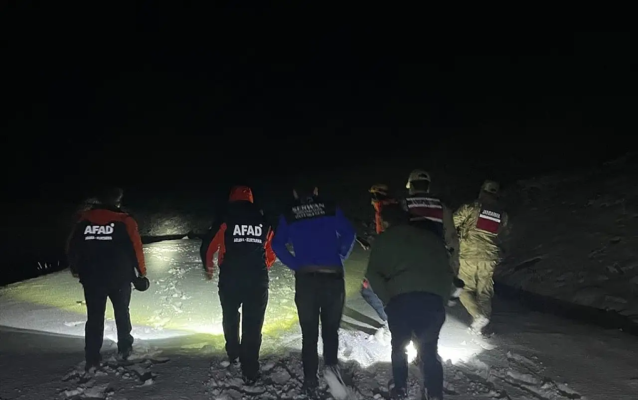 Balık Gölü yakınlarında kara saplanan iki kişi kurtarıldı