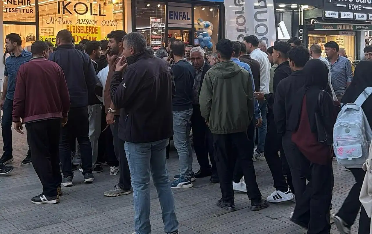 Ağrı'da caddede kavga: 1 kişi bıçakla yaralandı