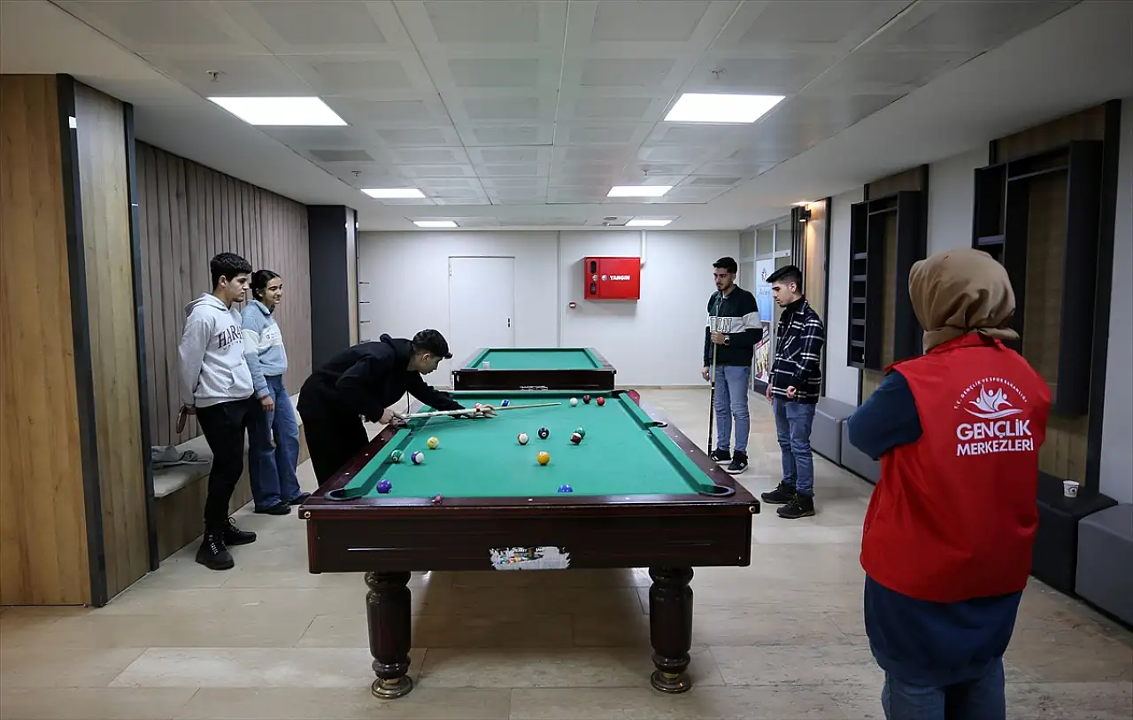 Muş'ta yarıyıl tatili gençlik merkezlerinde hem eğlenceli hem verimli geçiyor