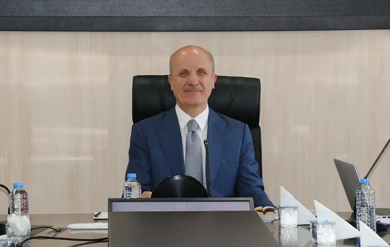 YÖK başkanı Özvar Ağrı'da duyurdu: Lisansüstü programlara ilave kontenjan geliyor