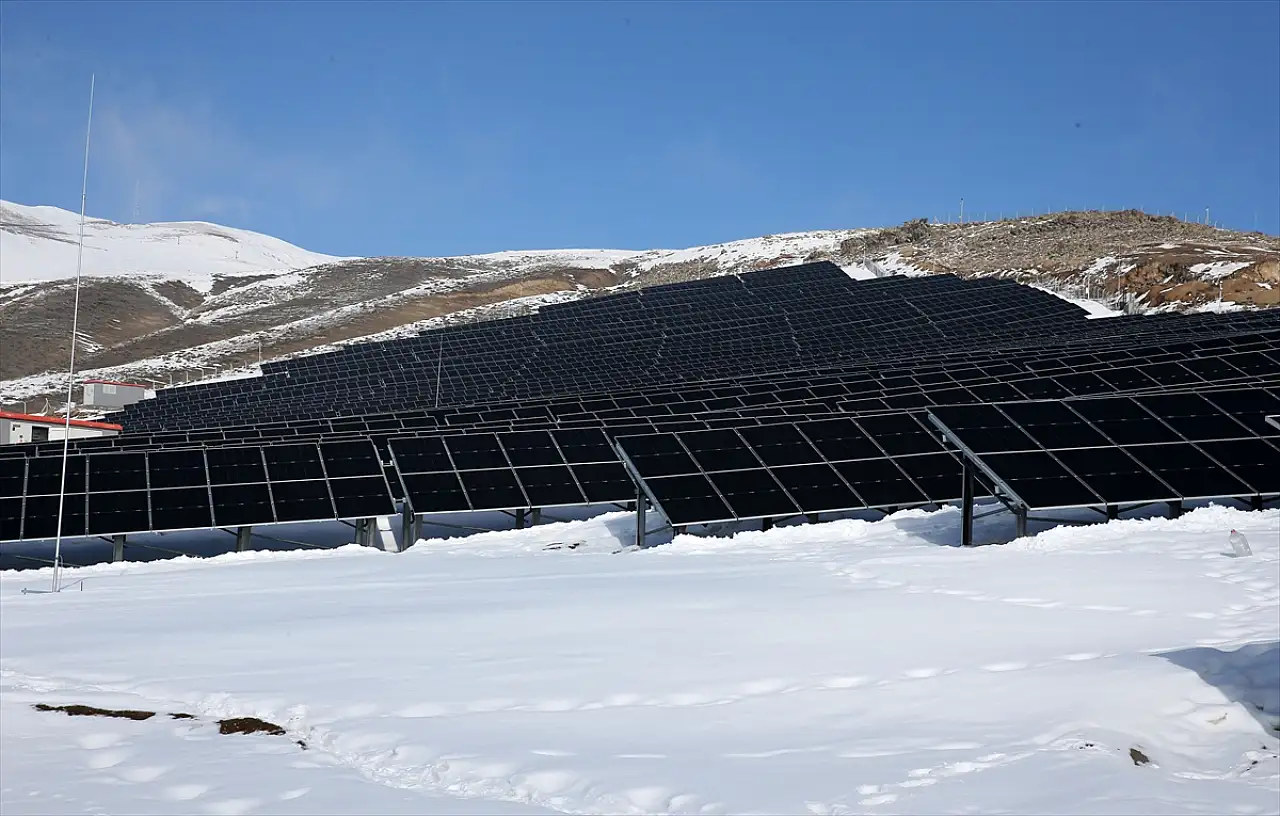 Bitlis'te rüzgar ve güneş enerjisi yatırımları artıyor