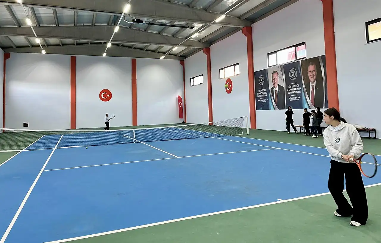 Ağrı'da 23 Nisan tenis turnuvası coşkuyla tamamlandı